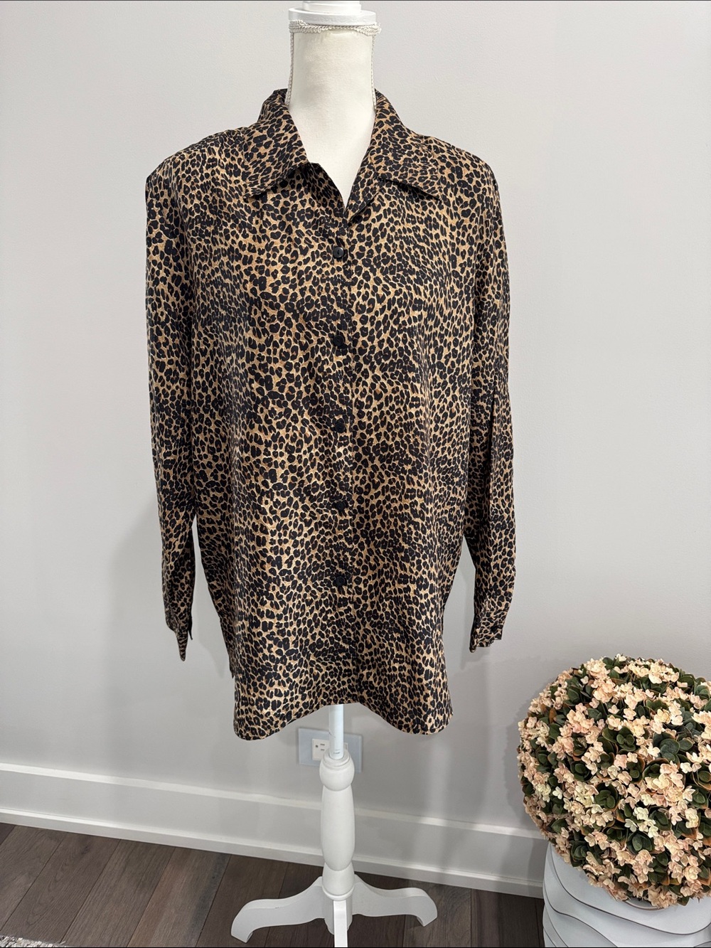 Vintage 1980s STUNT Animal Leopard Print Silk Button Down Long Sleeve Shirt Sz L